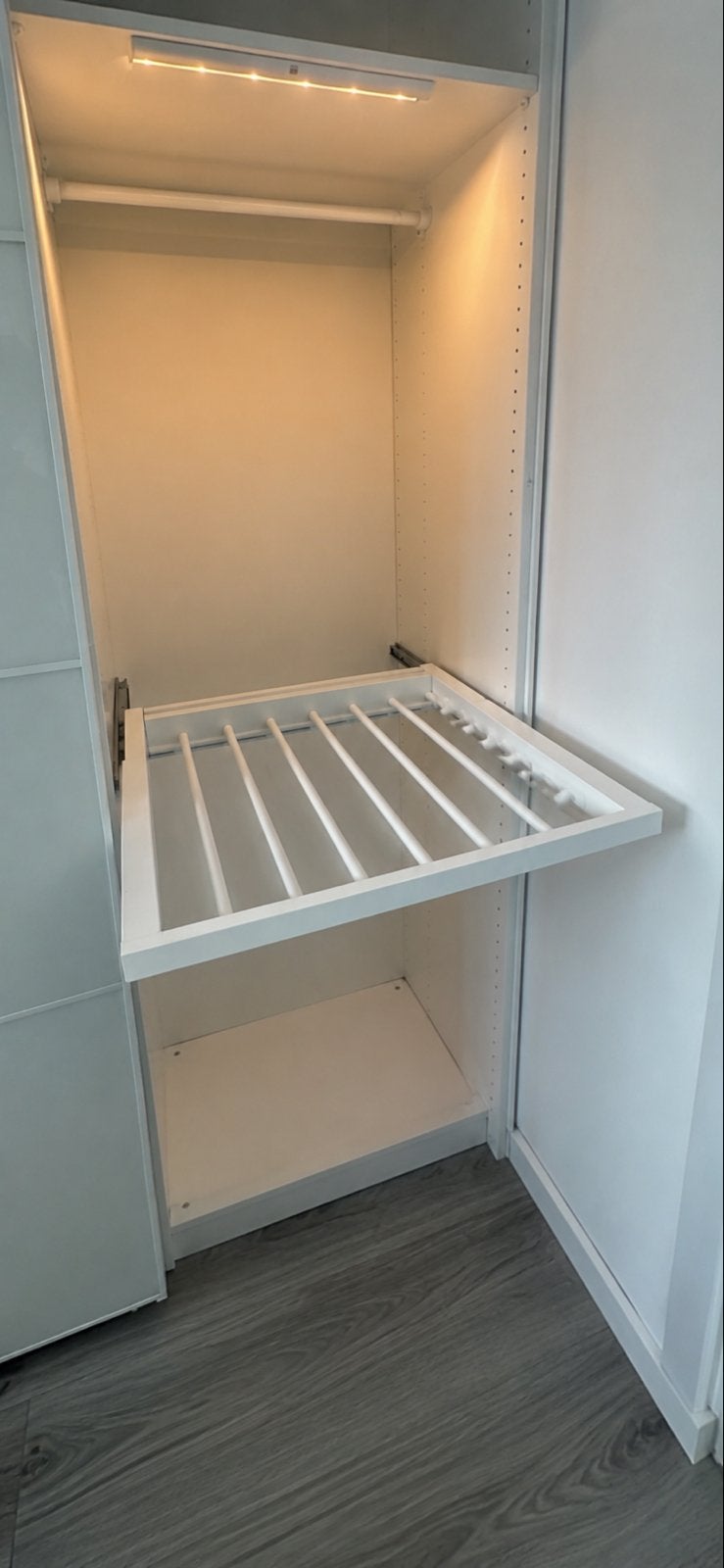 Uitschuifbare broekhanger Pax kast, Ophalen, Met plank(en), Kunststof, 50 tot 100 cm
