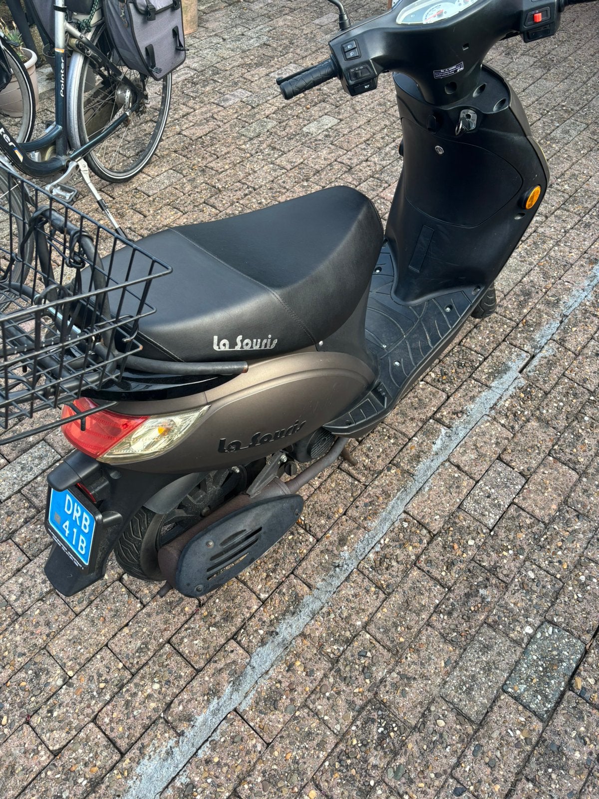 La souris scooter, Fietsen en Brommers, Ophalen, Zo goed als nieuw, Benzine, Overige modellen