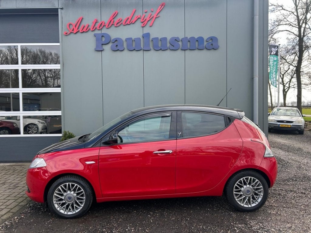 Lancia Ypsilon 0.9 TwinAir Bl.&Red Pdc|Lm-velgen|Airco, Auto's, Voorwielaandrijving, Euro 5, Gebruikt, Origineel Nederlands
