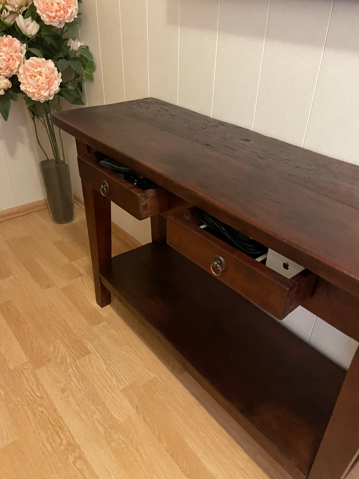 Donkerbruine houten sidetable met lades en plank, Huis en Inrichting, Ophalen, Gebruikt, 100 tot 150 cm, Overige houtsoorten