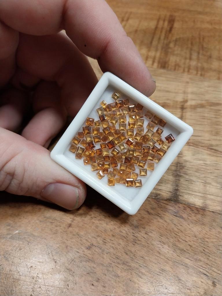 A kleur facet geslepen citrien vierkant, Ophalen of Verzenden