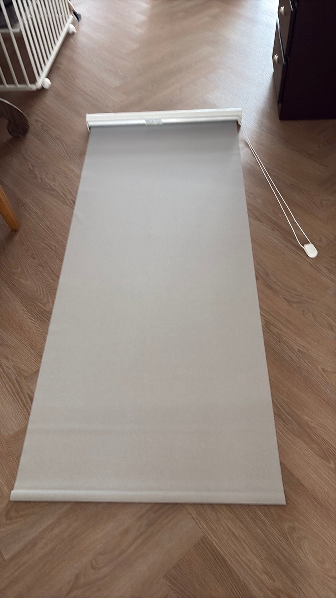 Grijs rolgordijn met kettingbediening, Huis en Inrichting, Ophalen, Overige merken, Rolgordijn, Polyester