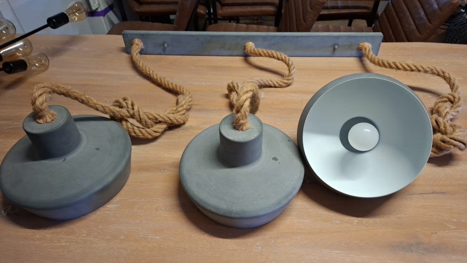 Industriële hanglamp met betonlook kappen, Ophalen, Gebruikt, Metaal, E27 (groot)