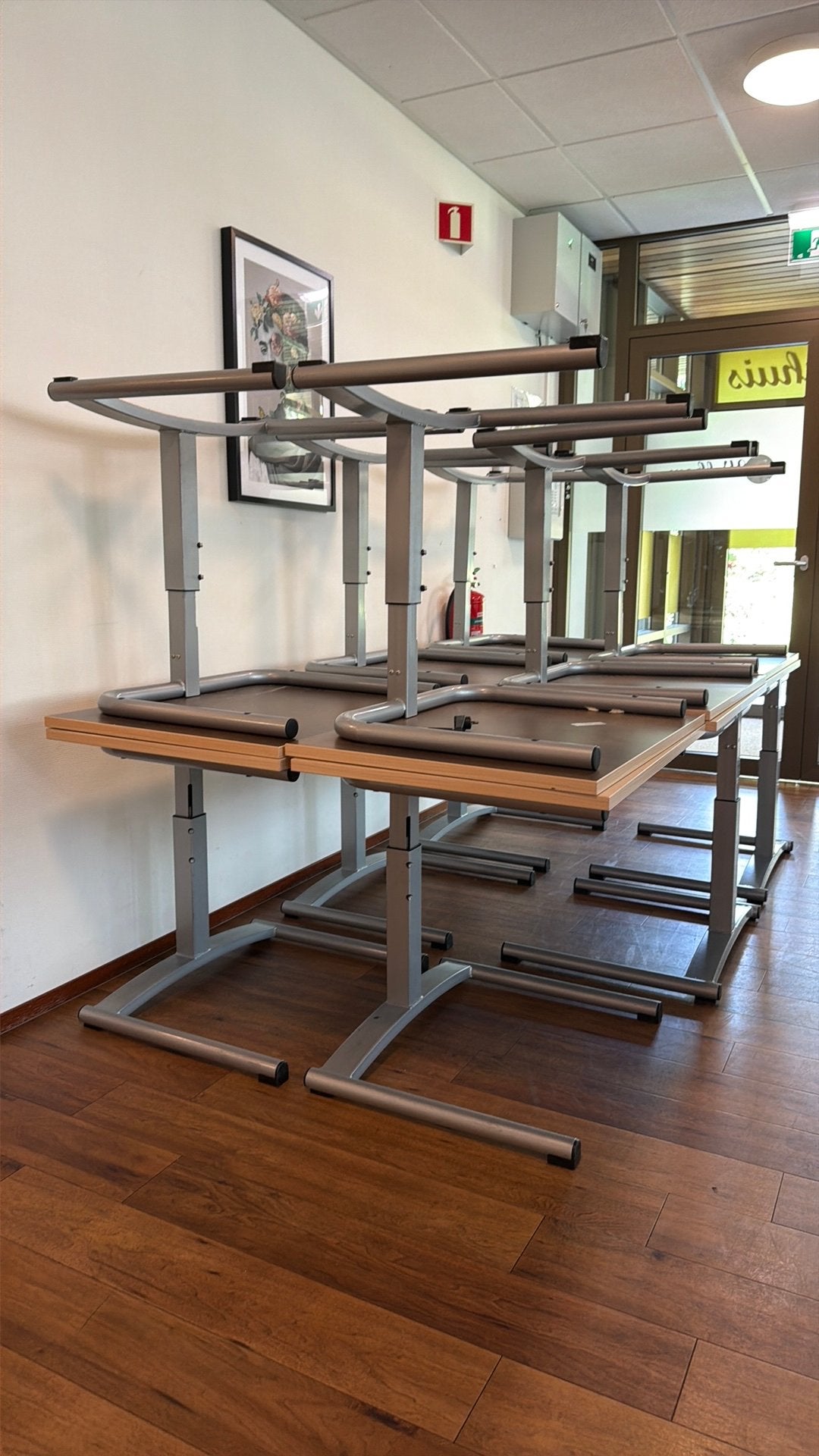 Schooltafels (12 st.) en stoelen (28 st.), Ophalen, Gebruikt