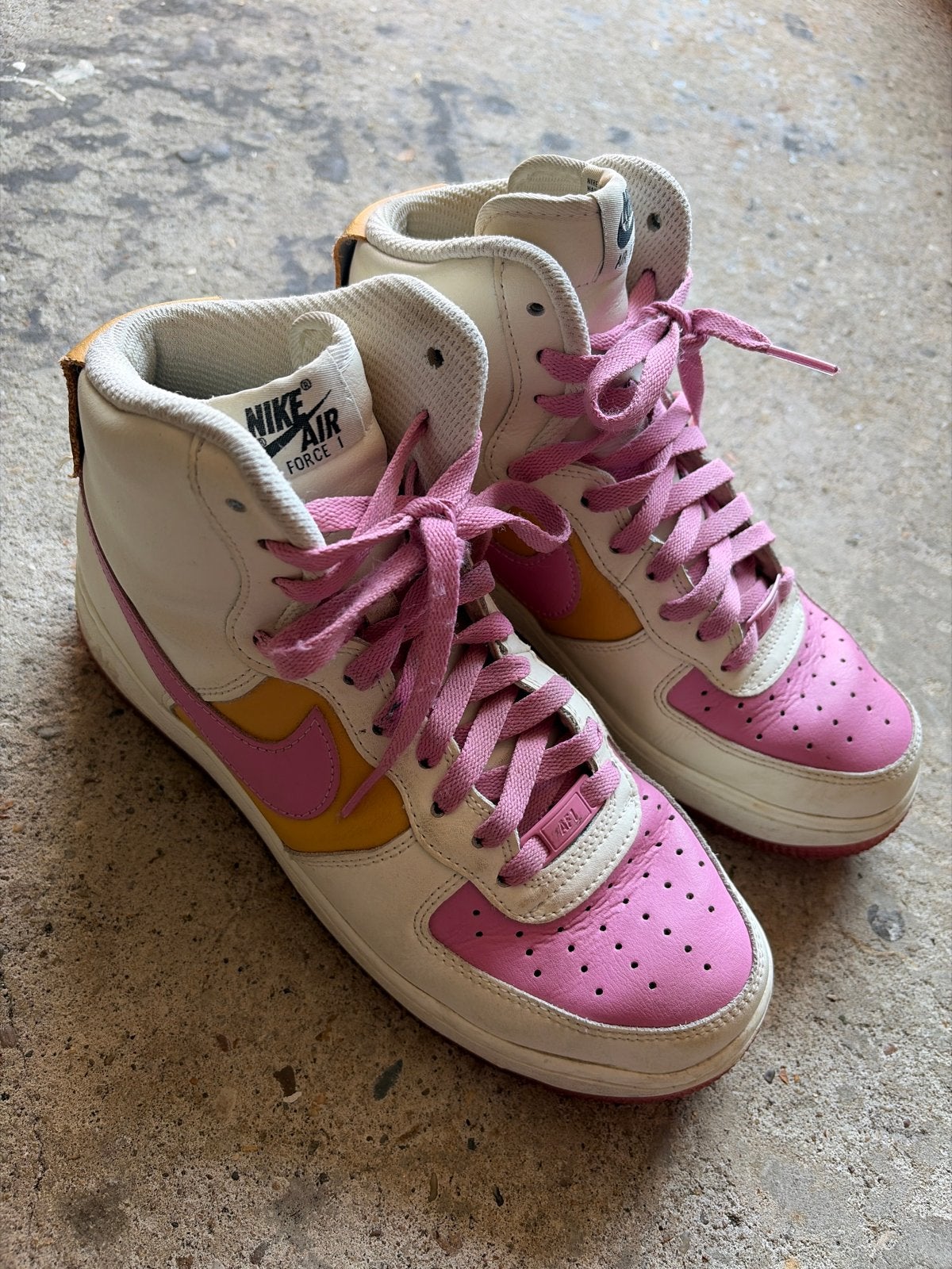 Custom Nike Air Force 1 High - Roze/Geel/Wit, Ophalen of Verzenden, Sneakers of Gympen, Roze, Gedragen