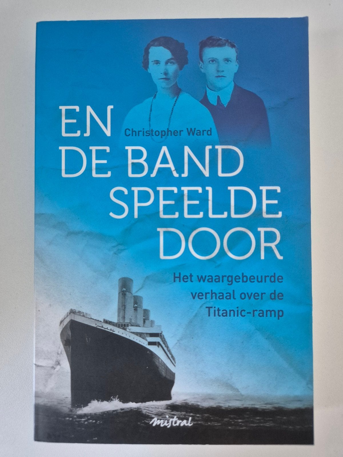 Christopher Ward - En de band speelde door, Ophalen of Verzenden, Zo goed als nieuw, Christopher Ward