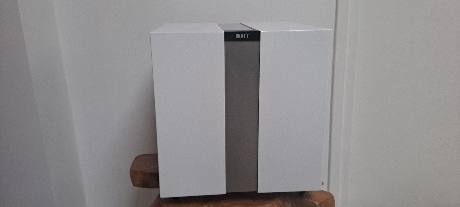 KEF R400B Subwoofer - Krachtige Bass voor Thuisbioscoop