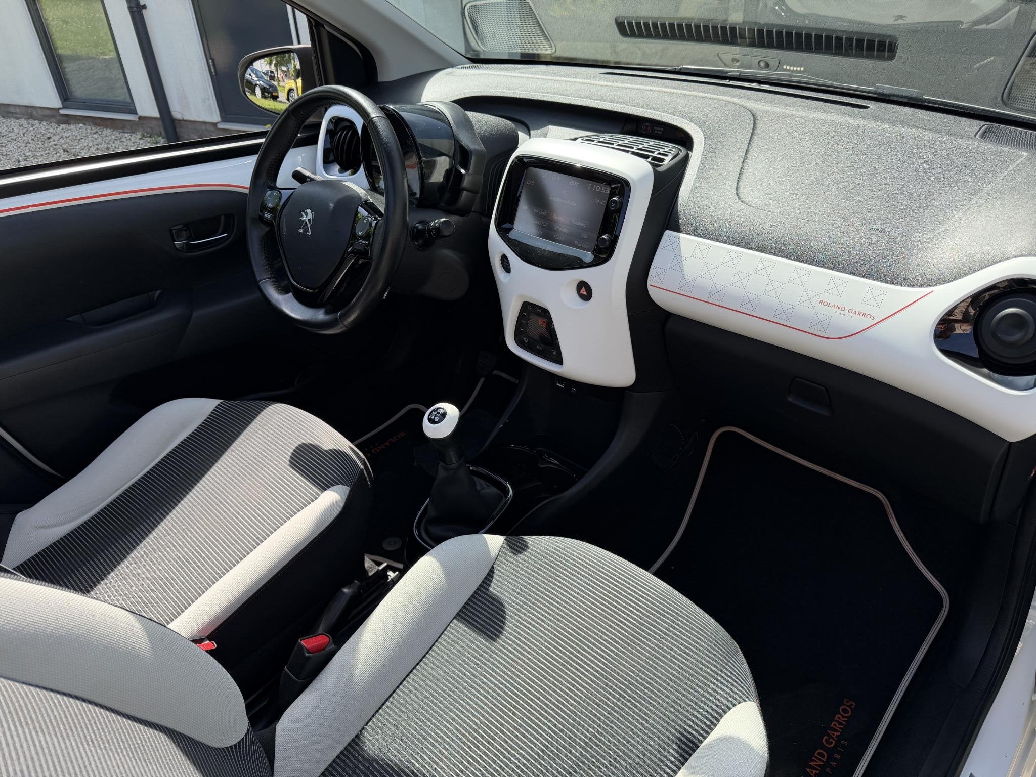 Peugeot 108 1.2 Puretech TOP! Roland Garros 82 PK | Cabrio d, Auto's, Voorwielaandrijving, Stof, Gebruikt, 1199 cc
