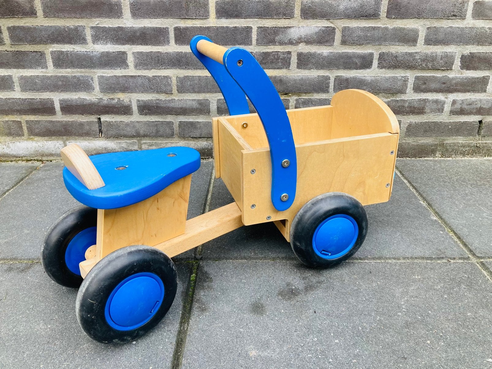 Foto 2 van Houten loopfiets / bakfiets