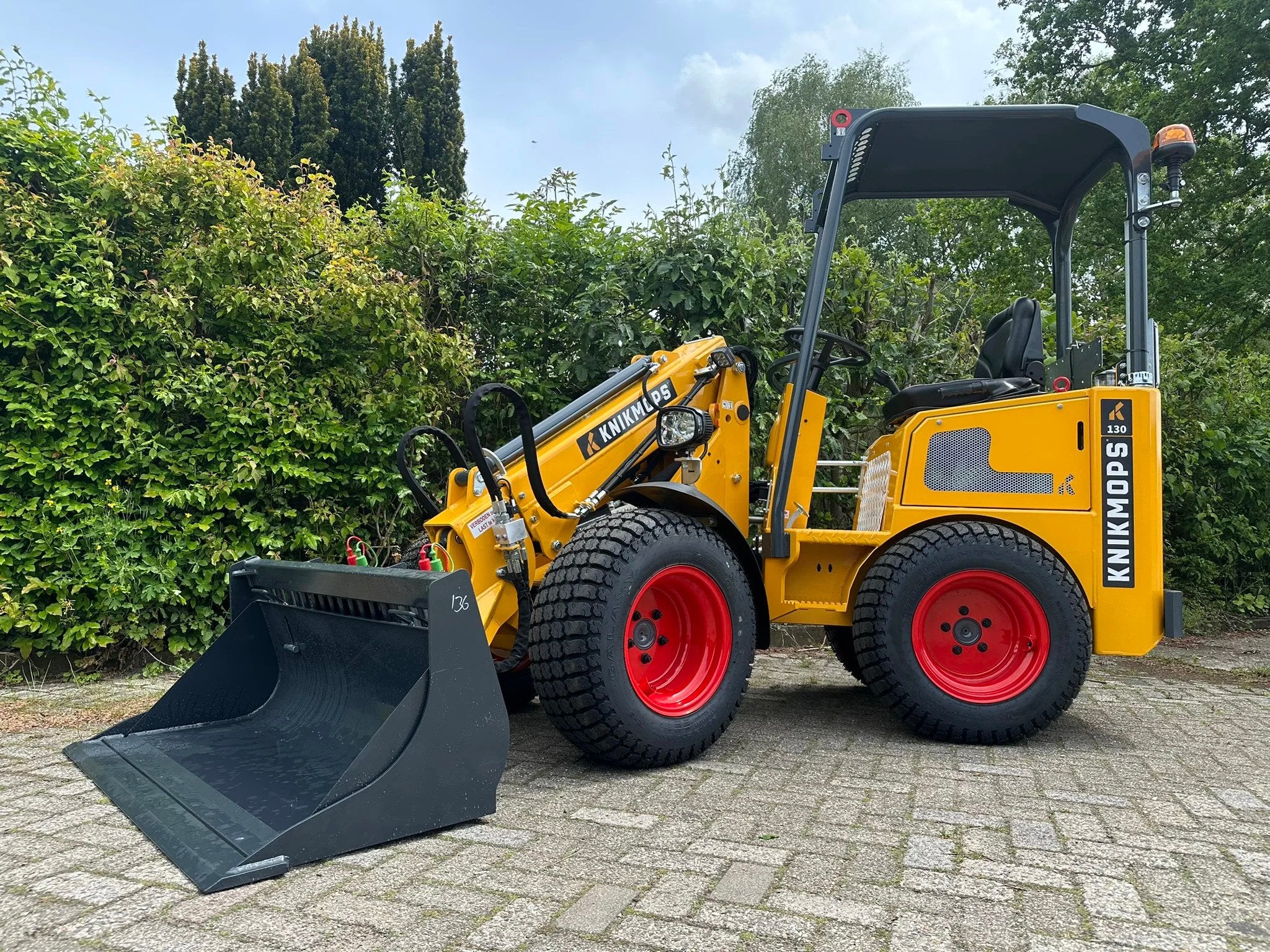 Knikmops 130 Tele | bouwjaar 2026 | Uit voorraad leverbaar!, Zakelijke goederen, Machines en Bouw | Kranen en Graafmachines, Wiellader of Shovel