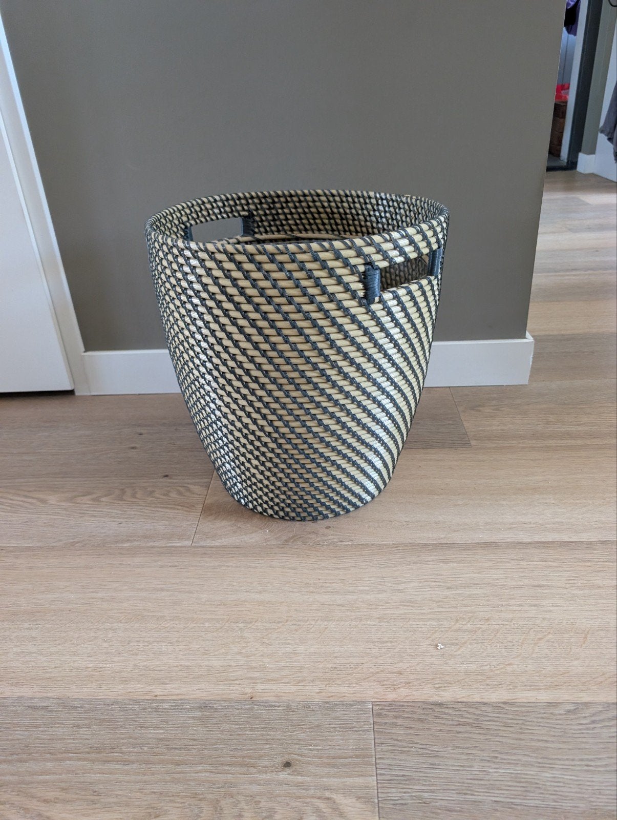 Grote plantenpot Ikea Ragkorn 38 cm, Tuin en Terras, Bloembakken en Plantenbakken, Ophalen, Gebruikt, Rond, Binnen