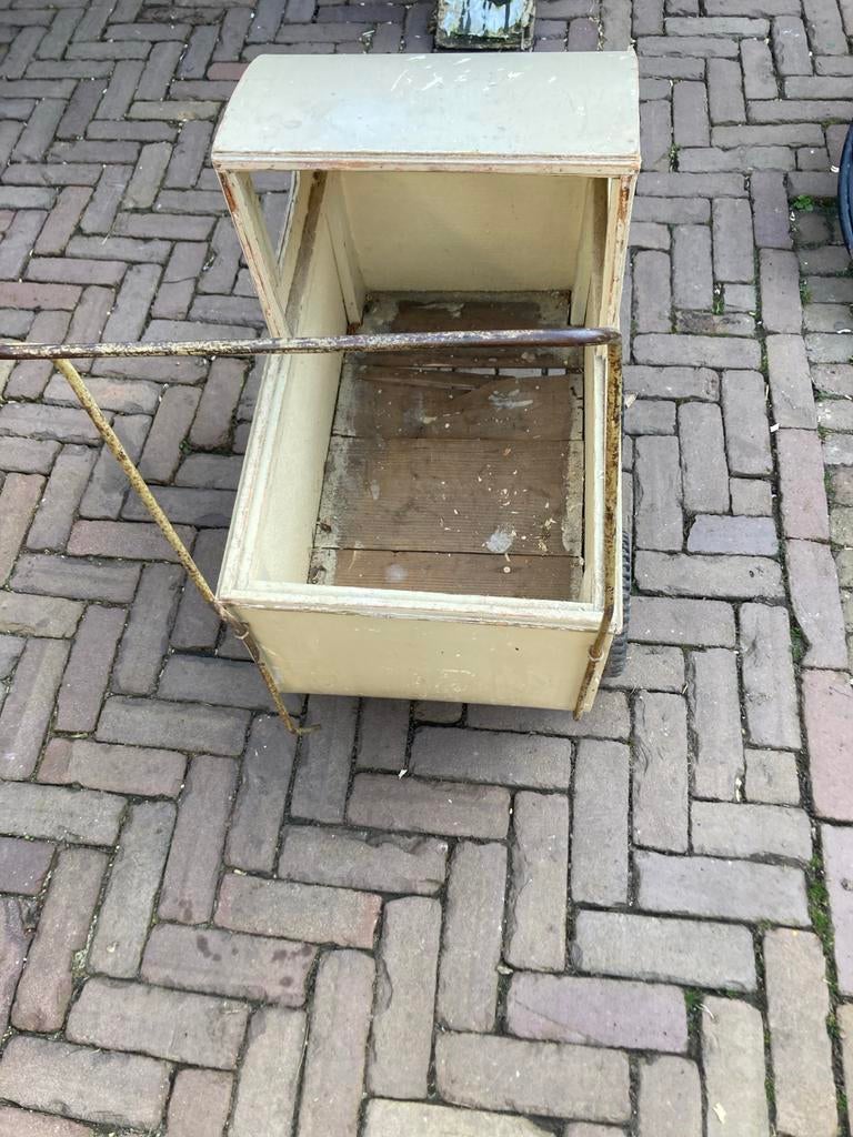Antieke kinderwagen, Ophalen