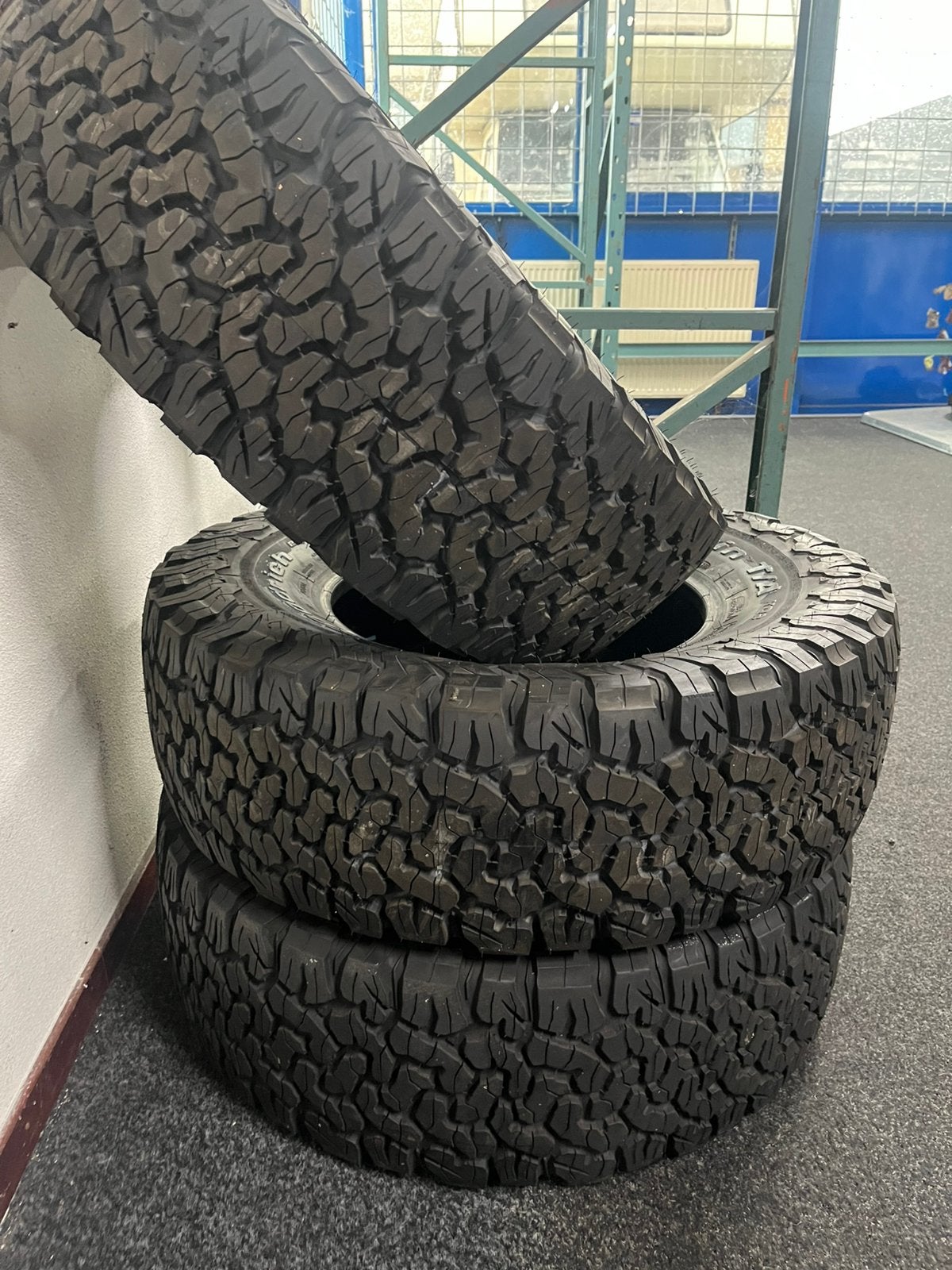 3x BFGoodrich All-Terrain T/A banden (1x nieuw, 2x 70%), Auto-onderdelen, Ophalen, Gebruikt, All Season, Band(en)