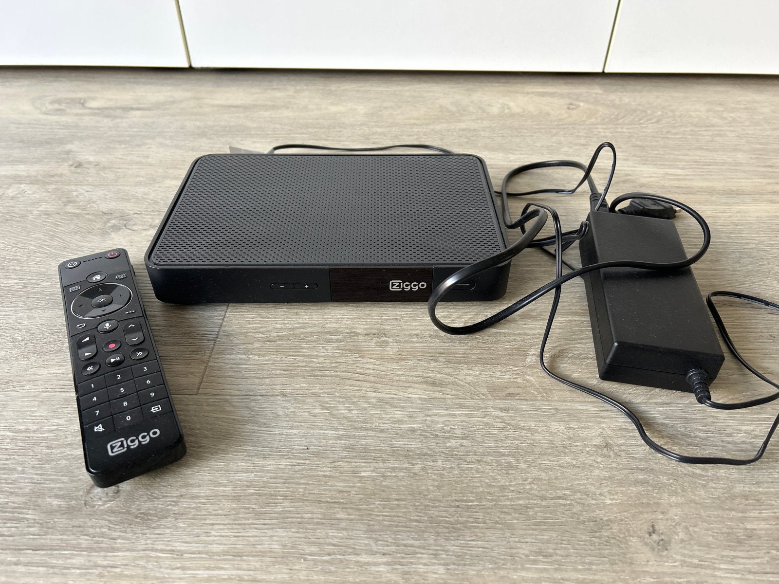 Ziggo Mediabox Next (Arris DCX960) met afstandsbediening, Ophalen of Verzenden, Zo goed als nieuw, Decoder