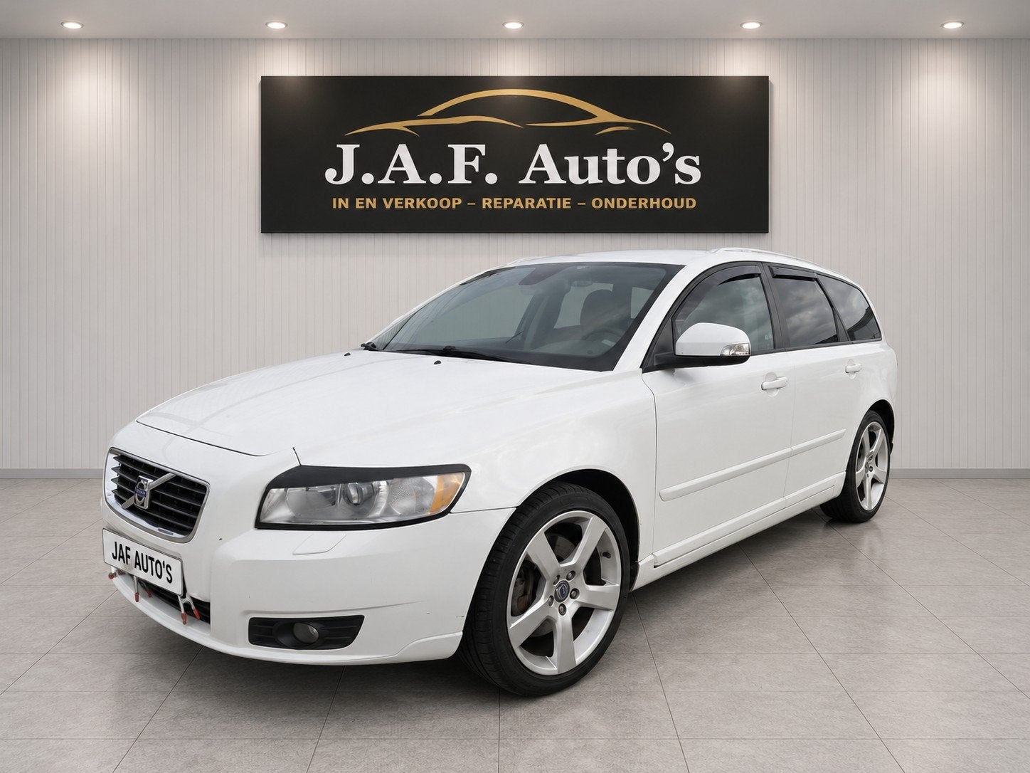 Volvo V50 2.4 D5 Edition II Leder apk mooie auto !, Auto's, Volvo, Voorwielaandrijving, 1416 kg, 179 pk, Wit