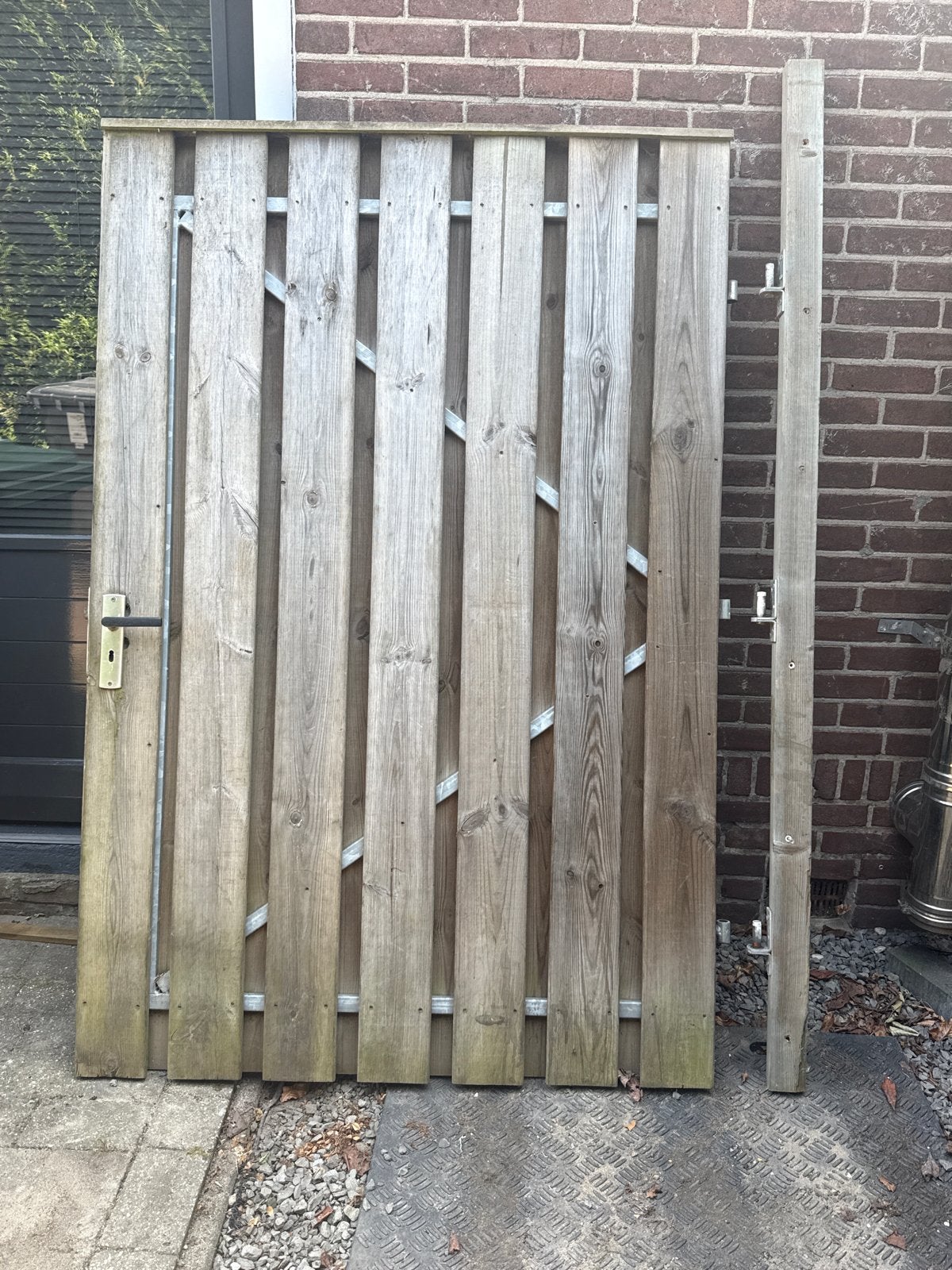Houten tuinpoort met metalen frame en paal met scharnieren, Ophalen, Met poort, Gebruikt, Tuinhek