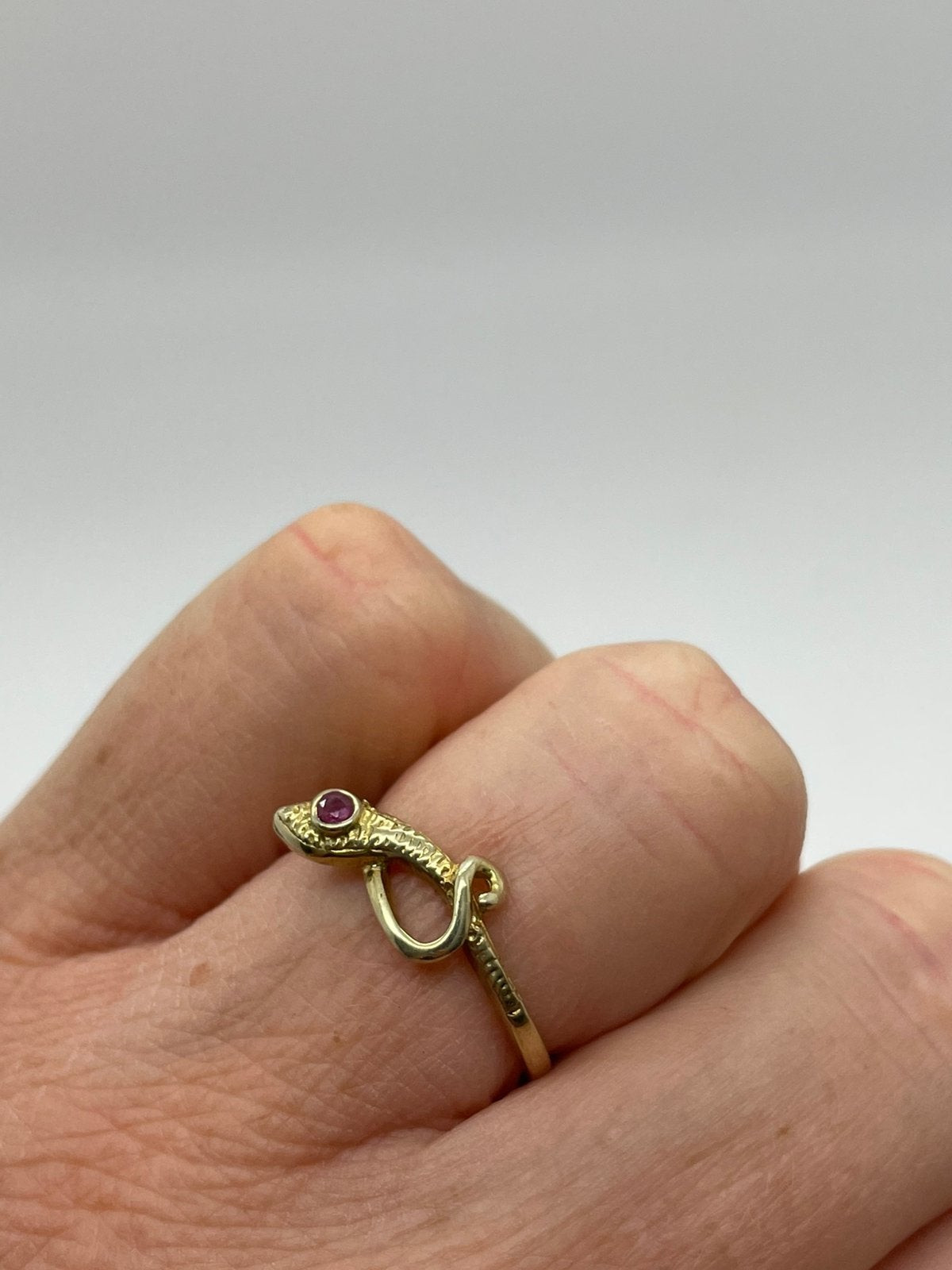 G80 Prachtige zilveren ring goudkleur slang maat 17, Sieraden, Tassen en Uiterlijk, Ophalen of Verzenden, X, Met edelsteen, Dame