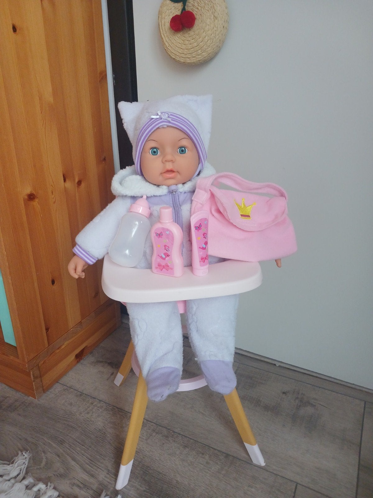 Bayer interactieve babypop met zapf creation stoeltje, Ophalen, Zo goed als nieuw, Babypop