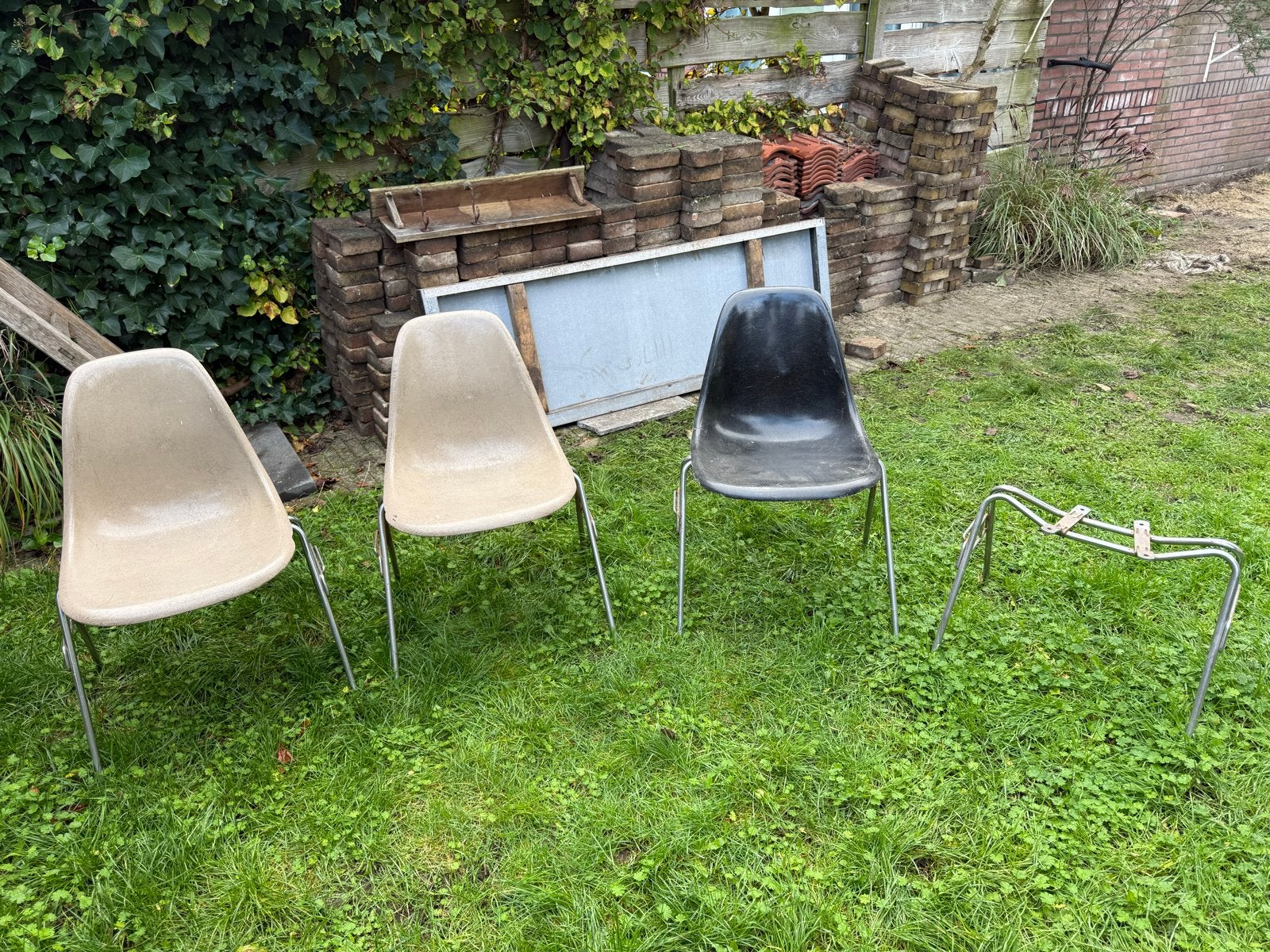 Vintage Eames glasvezel kuipjes - 3 stuks + los onderstel, Ophalen