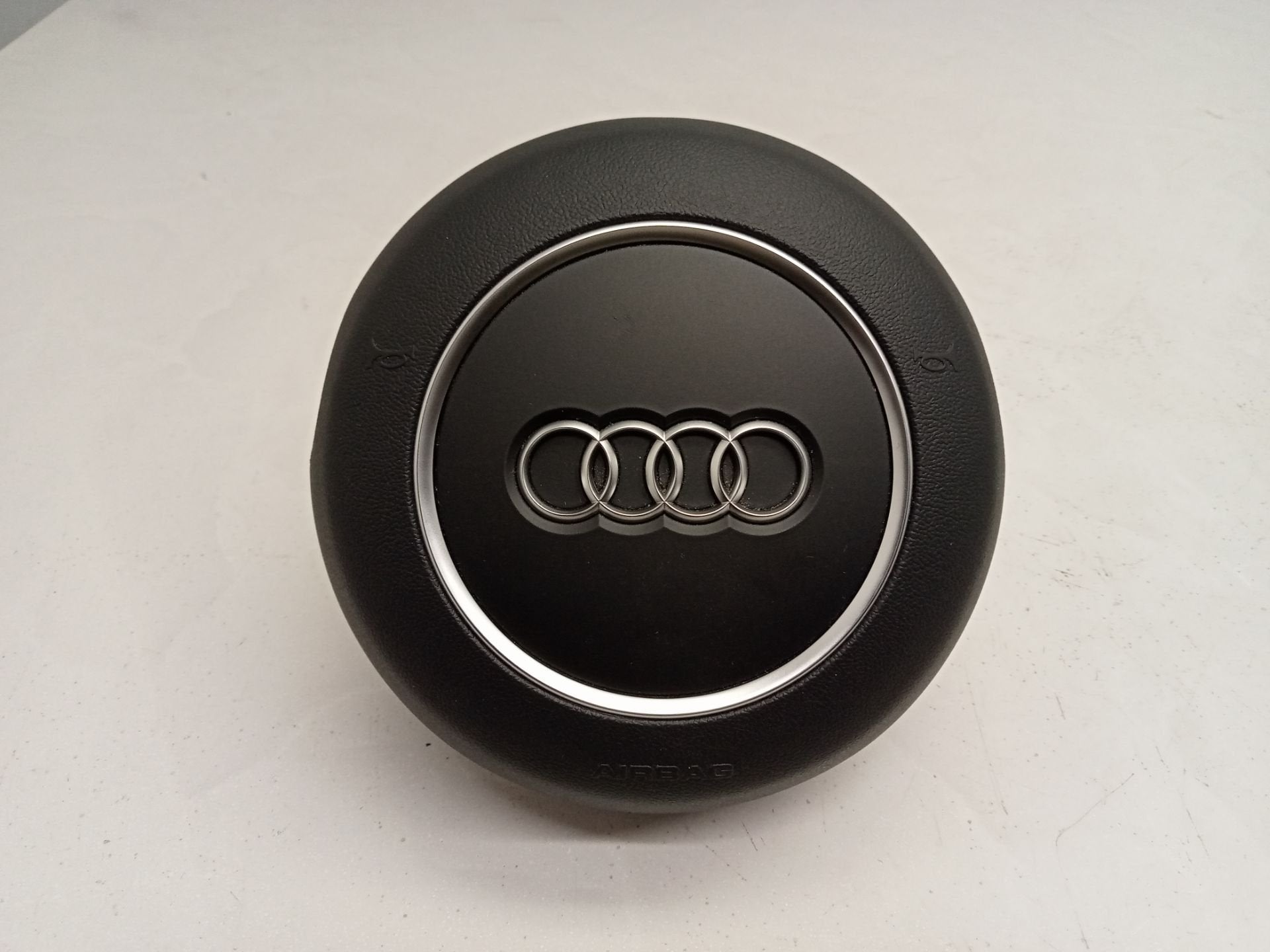 Audi A3 8V 2012-2016 Airbag Origineel incl. stekker, Gebruikt, AUDI AG, Auto-Union-Strasse 1
85045  Ingolstadt, DE, Kundenbetreuung@audi.de
