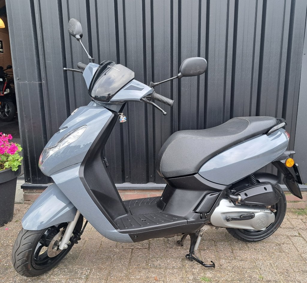 Peugeot Kisbee snorscooter Nardo Grey, Ophalen, Overige modellen, Zo goed als nieuw, Benzine
