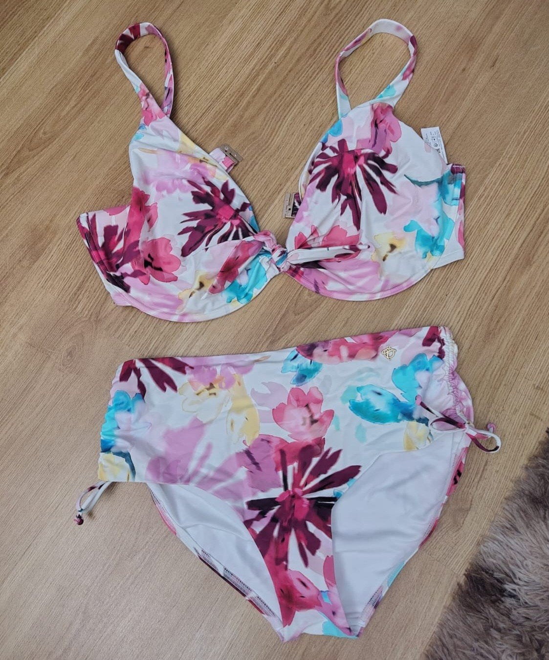 Nieuwe Triumph bikini maat 44F met bloemenprint, Ophalen of Verzenden