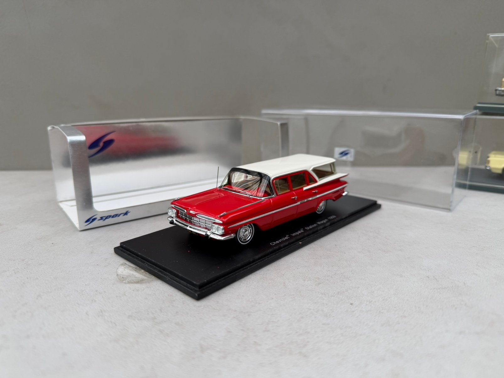 1/43 SPARK CHEVROLET IMPALA STATION WAGON, Hobby en Vrije tijd, Modelauto's | 1:43, Ophalen of Verzenden, Zo goed als nieuw, Auto