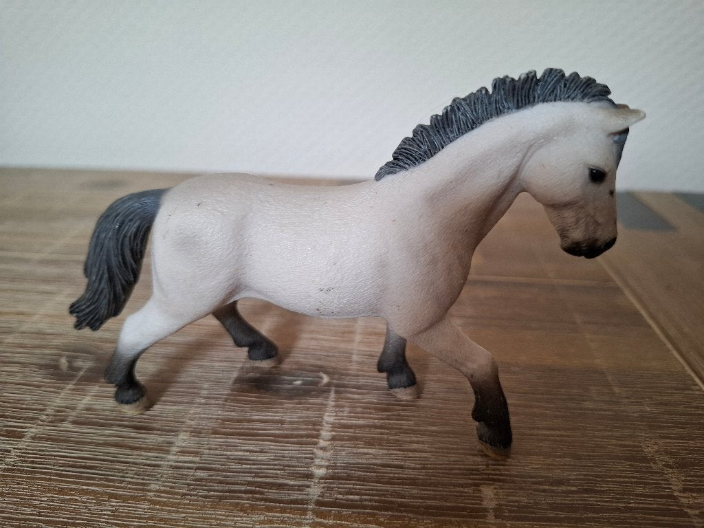 Schleich 13710 Camargue hengst paard, Ophalen of Verzenden, Zo goed als nieuw