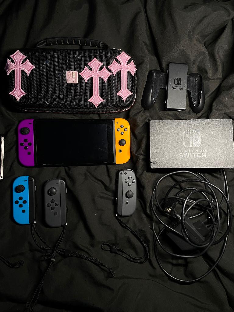 Nintendo switch inclusief toebehoren., Spelcomputers en Games, Ophalen of Verzenden, Zo goed als nieuw, Met 3 controllers of meer