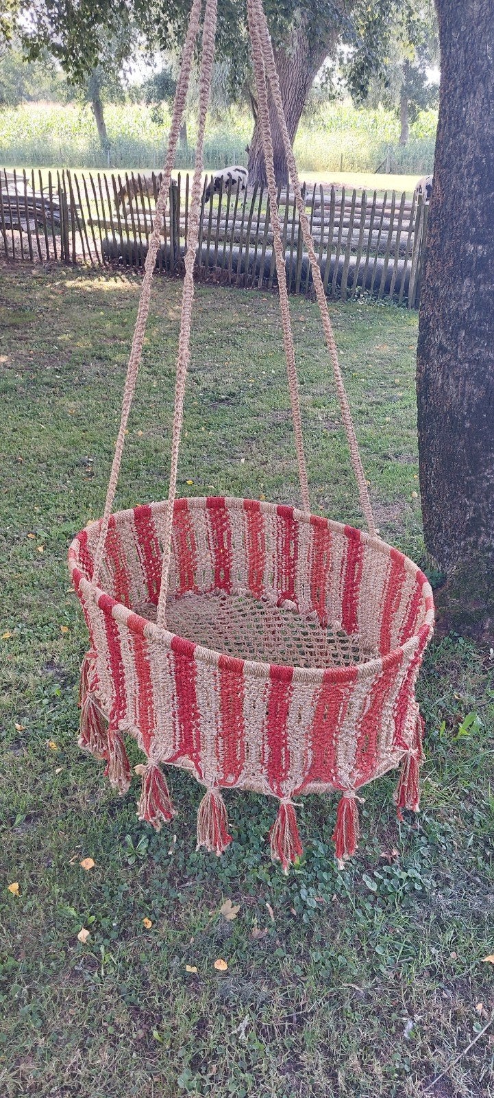 Handgemaakt Macramé Hangwiegje - Rood/Naturel, Ophalen of Verzenden, Zo goed als nieuw, Wieg