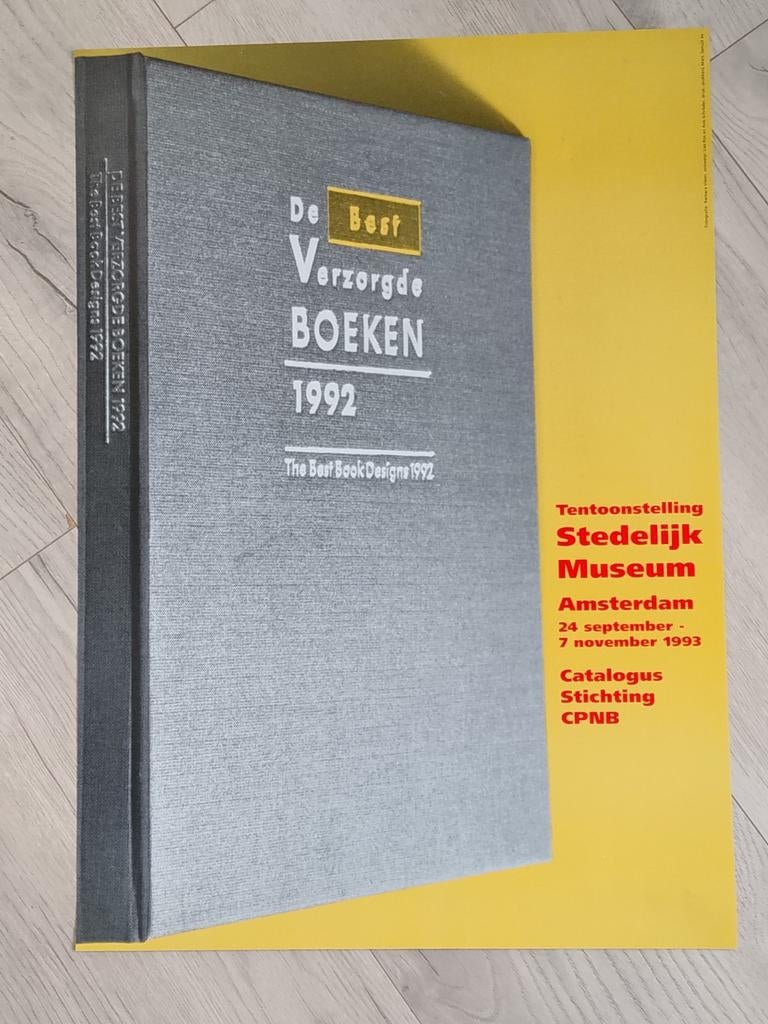 De Best Verzorgde Boeken 1992 - Stedelijk Museum Catalogus, Rechthoekig Staand, Ophalen of Verzenden, Zo goed als nieuw, A1 t/m A3
