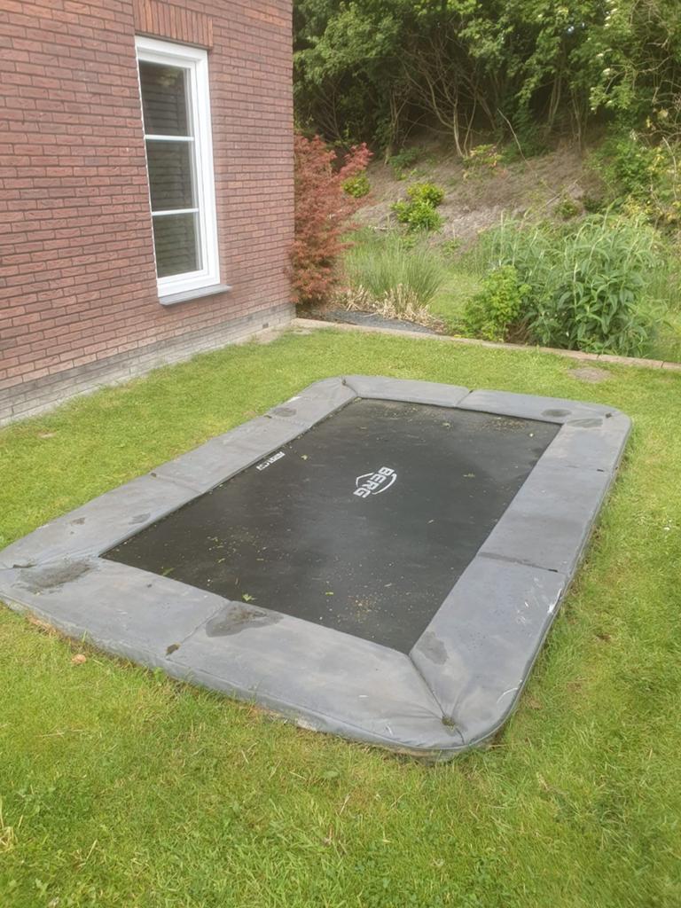 Berg trampoline inground 330 x 220, Kinderen en Baby's, Speelgoed | Buiten | Trampolines, Ophalen, Gebruikt