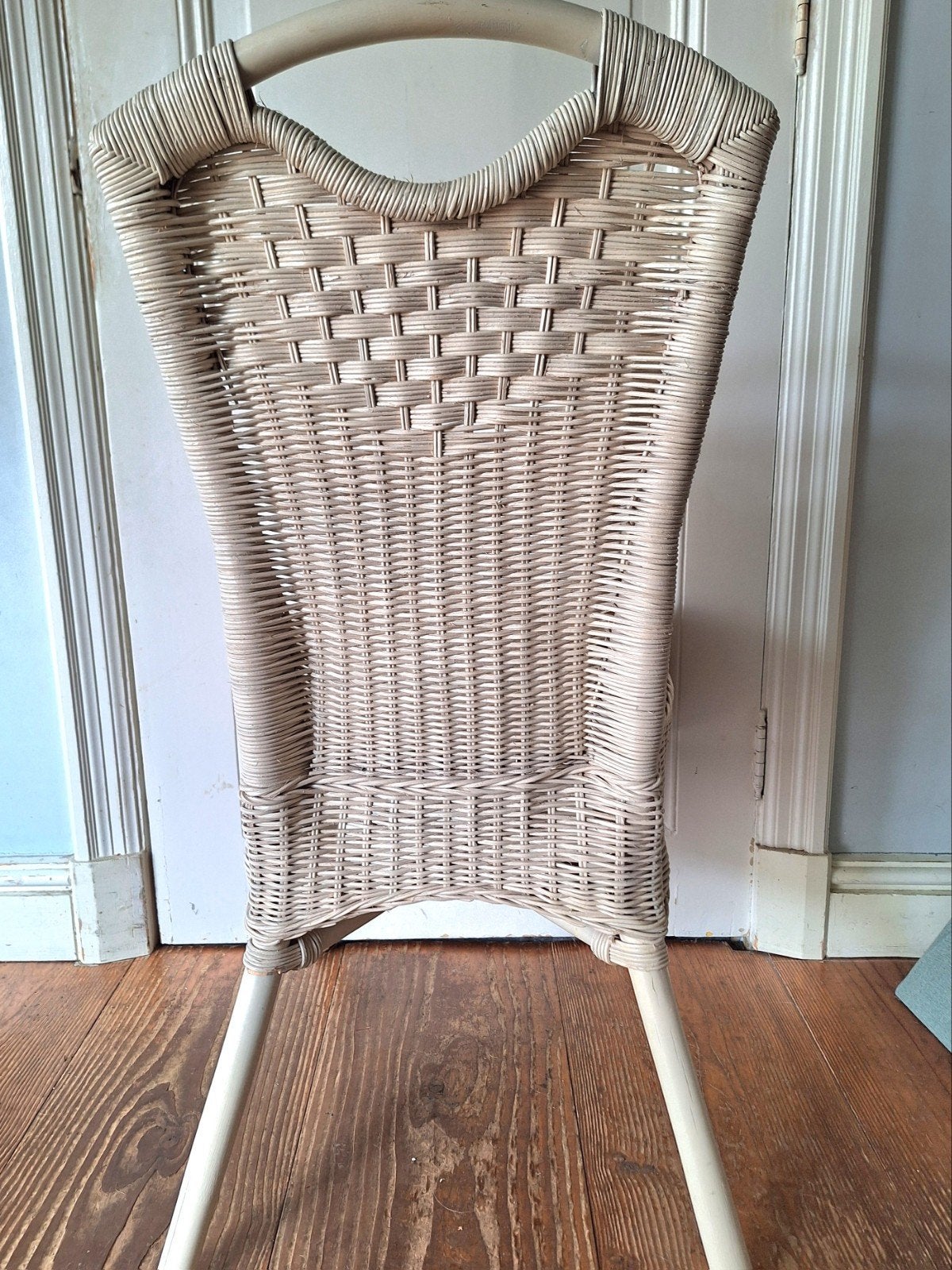 GRATIS 2 rotan eetstoelen, Huis en Inrichting, Stoelen, Ophalen, Gebruikt, Twee, Wit