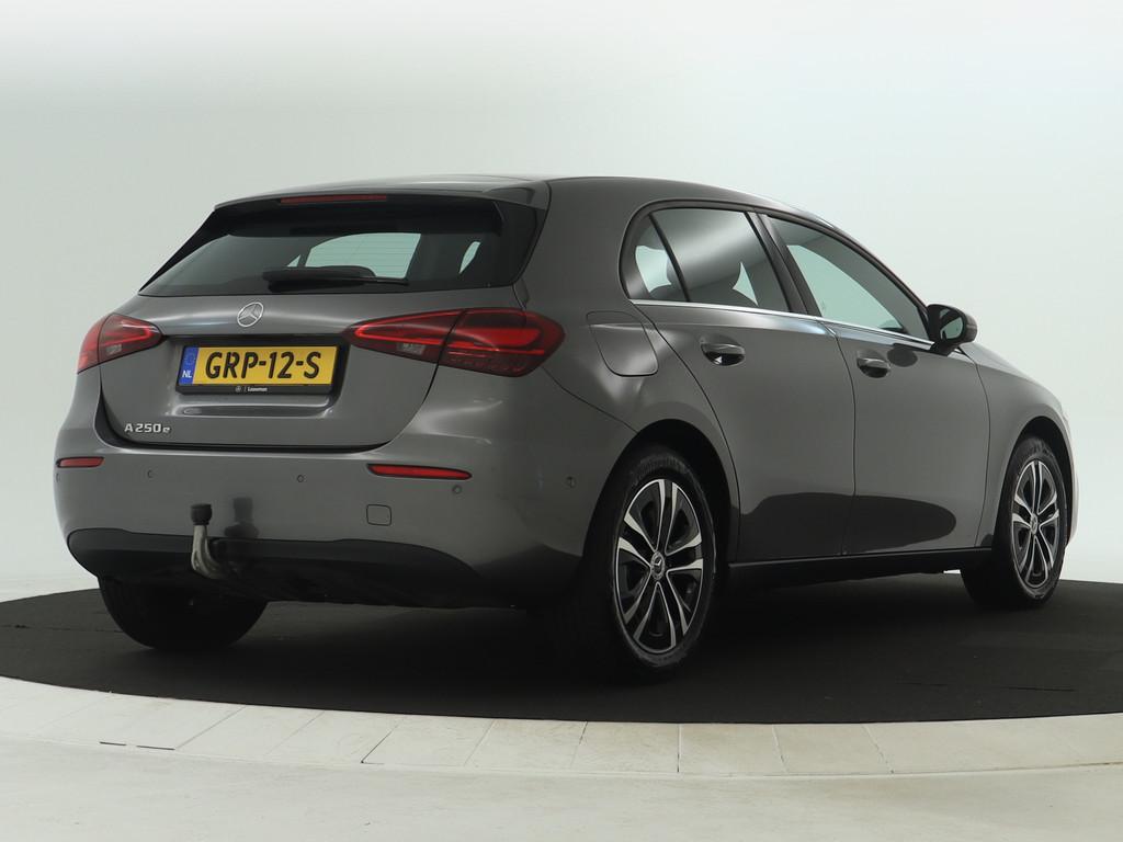 Mercedes-Benz A-Klasse 250 e Star Edition | Trekhaak | Dodeh, 12 maanden, 15 kWh, Leder en Stof, Bedrijf