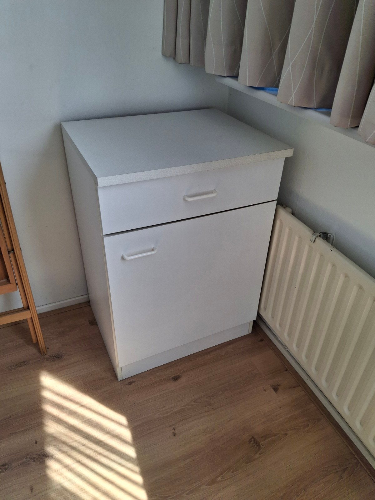 Gratis af te halen: wit kastje, Huis en Inrichting, Ophalen, Gebruikt, 50 tot 100 cm, 50 tot 75 cm