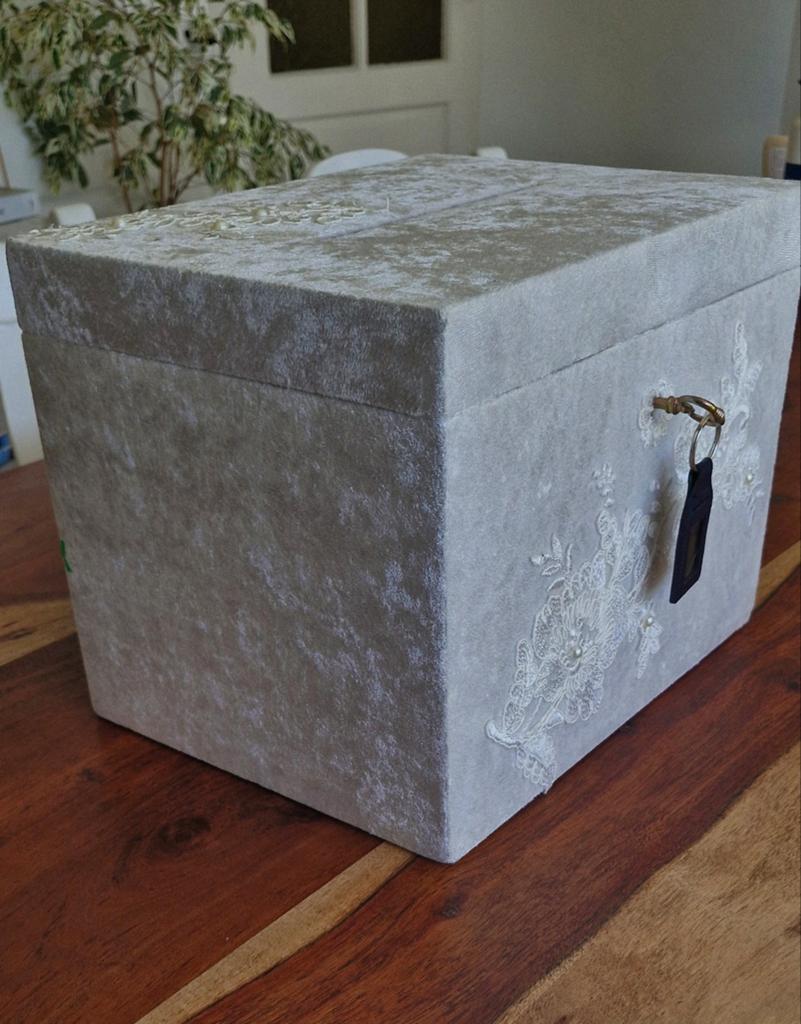 Elegante Cadeaubox voor Bruiloft - Wit met Kant en Slot, Ophalen, Zo goed als nieuw, Geboorte of Huwelijk