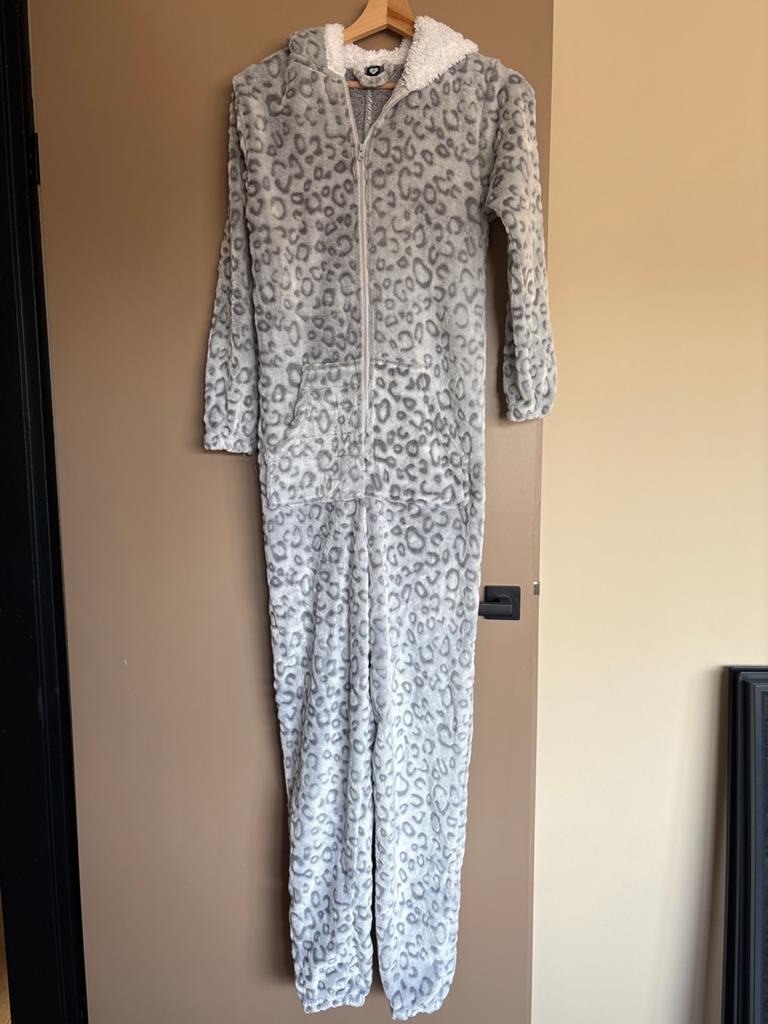 Comfortabele Onesie Maat S - Grijs Panterprint, Kleding | Dames, Huispakken, Verzenden, Gedragen, Maat 36 (S), Grijs