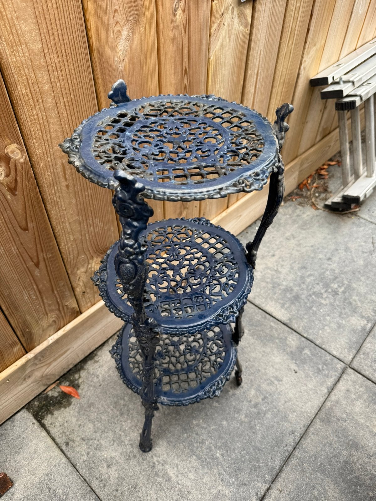 brocante gietijzeren plantenetagère / bloemenrek (3-laags), Ophalen, Zo goed als nieuw