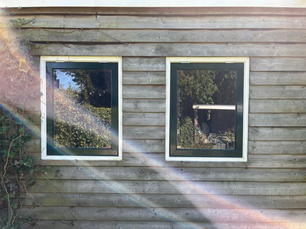 Twee kozijnen met uitzetramen en enkel glas (100x80cm), Ophalen, Gebruikt, Gevelraam of Ruit, 80 tot 120 cm