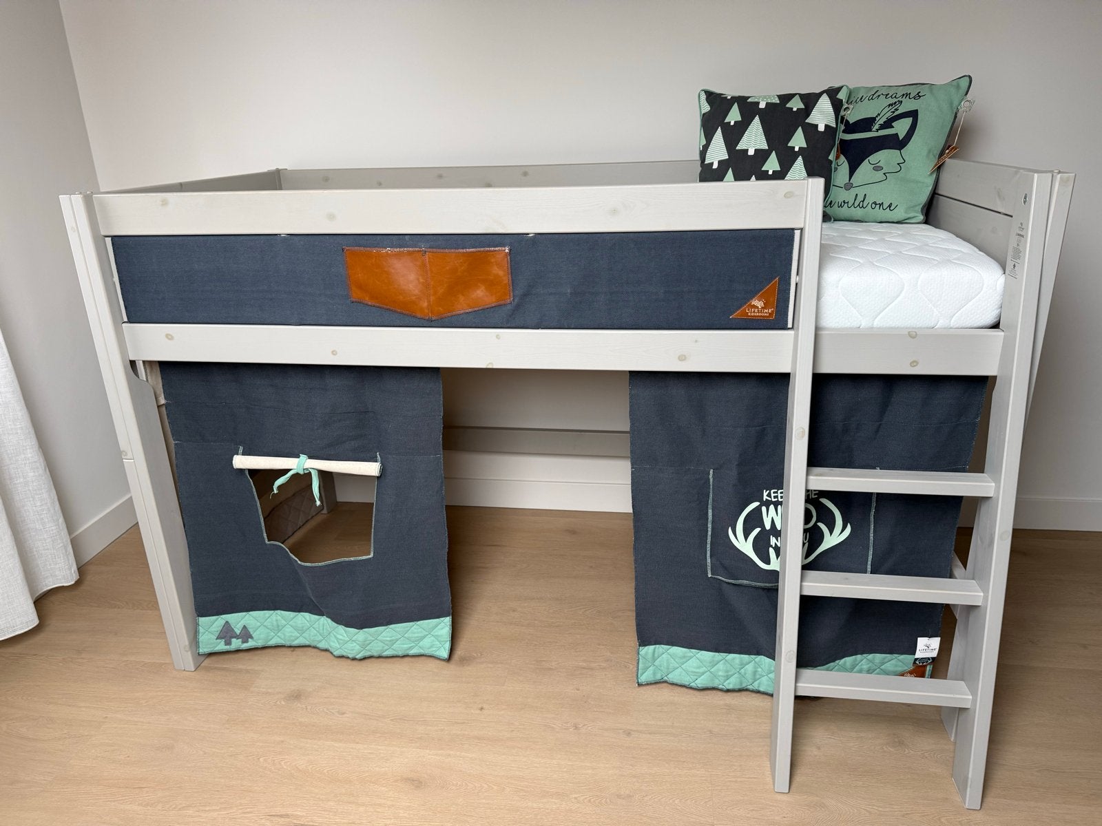 Lifetime halfhoogslaper grijs met Forest Ranger accessoires, Ophalen, 90 cm, Eenpersoons, Zo goed als nieuw