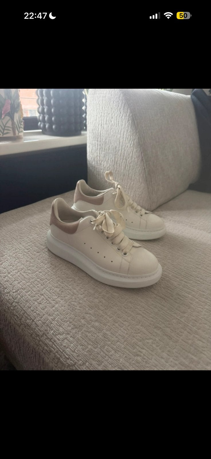 Alexander McQueen Oversized Sneakers Wit/Roze – Maat 37, Ophalen of Verzenden, Zo goed als nieuw, Wit, Sneakers of Gympen