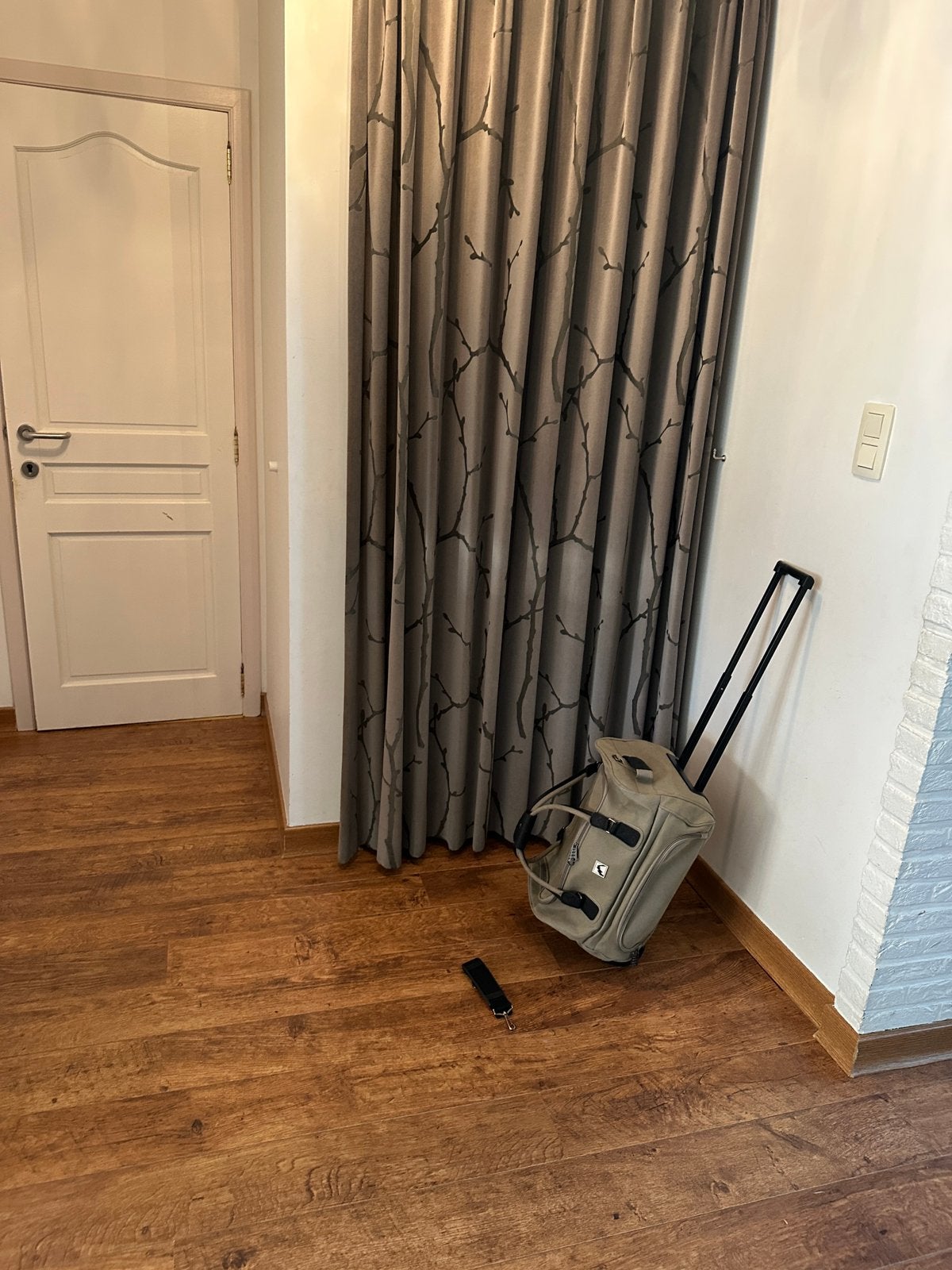 Nieuw Mooie weekendtas trolley koffer op wielen 48x30x28 cm, 50 tot 60 cm, Hard kunststof, Ophalen of Verzenden, Zo goed als nieuw