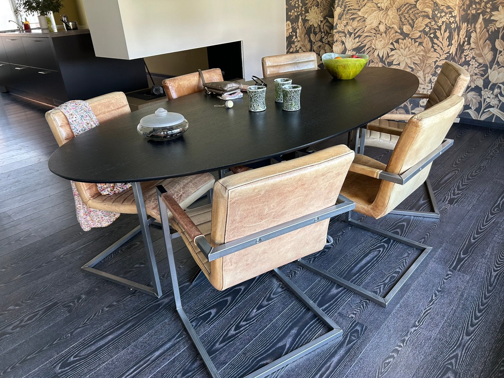 Zwart eiken eettafel met metalen voet, Ophalen, Gebruikt, 100 tot 150 cm, Eikenhout