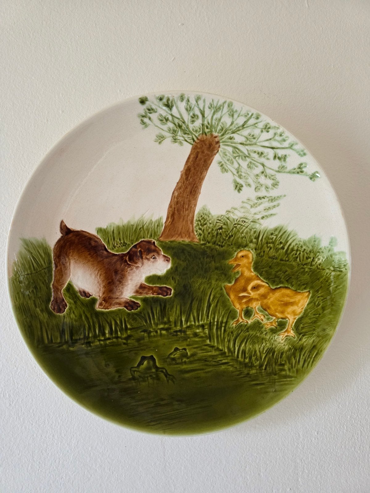 Antieke Franse Majolica Wandplaque Puppy Eendjes Kikkers, Ophalen of Verzenden