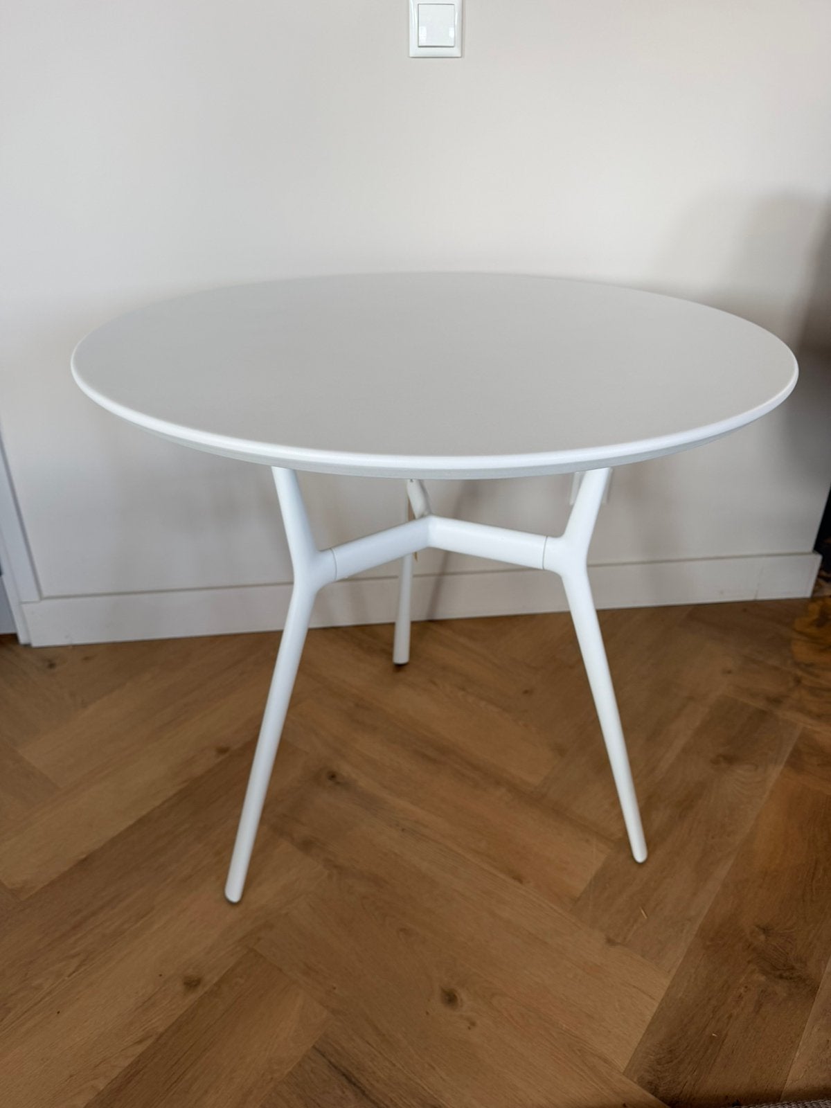-60% ! Tribù Branch eettafel ø 80 cm wit - SHOWROOMMODEL, Ophalen of Verzenden, Zo goed als nieuw, Rond, Aluminium