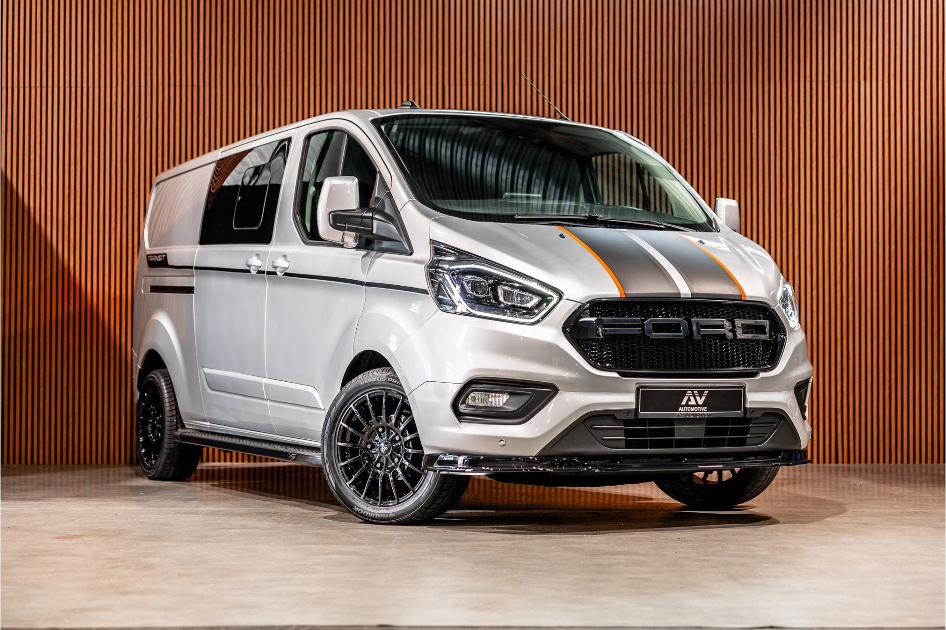 Ford Transit Custom 300 2.0 TDCI 170 PK L2H1 Limited DC | Bi, 4 cilinders, Bedrijf, Diesel, 170 pk