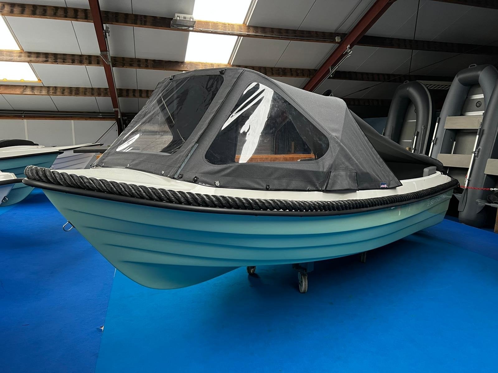 Bj 2024  Sloep 4.60m met 20pk bbmotor en trailer, Overige typen, Nieuw, Elektrische start, Ophalen