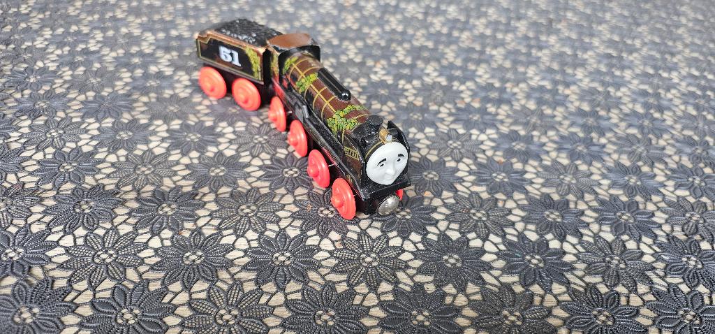 Thomas de trein Hout Hiro Lost And Found, Ophalen of Verzenden, Zo goed als nieuw