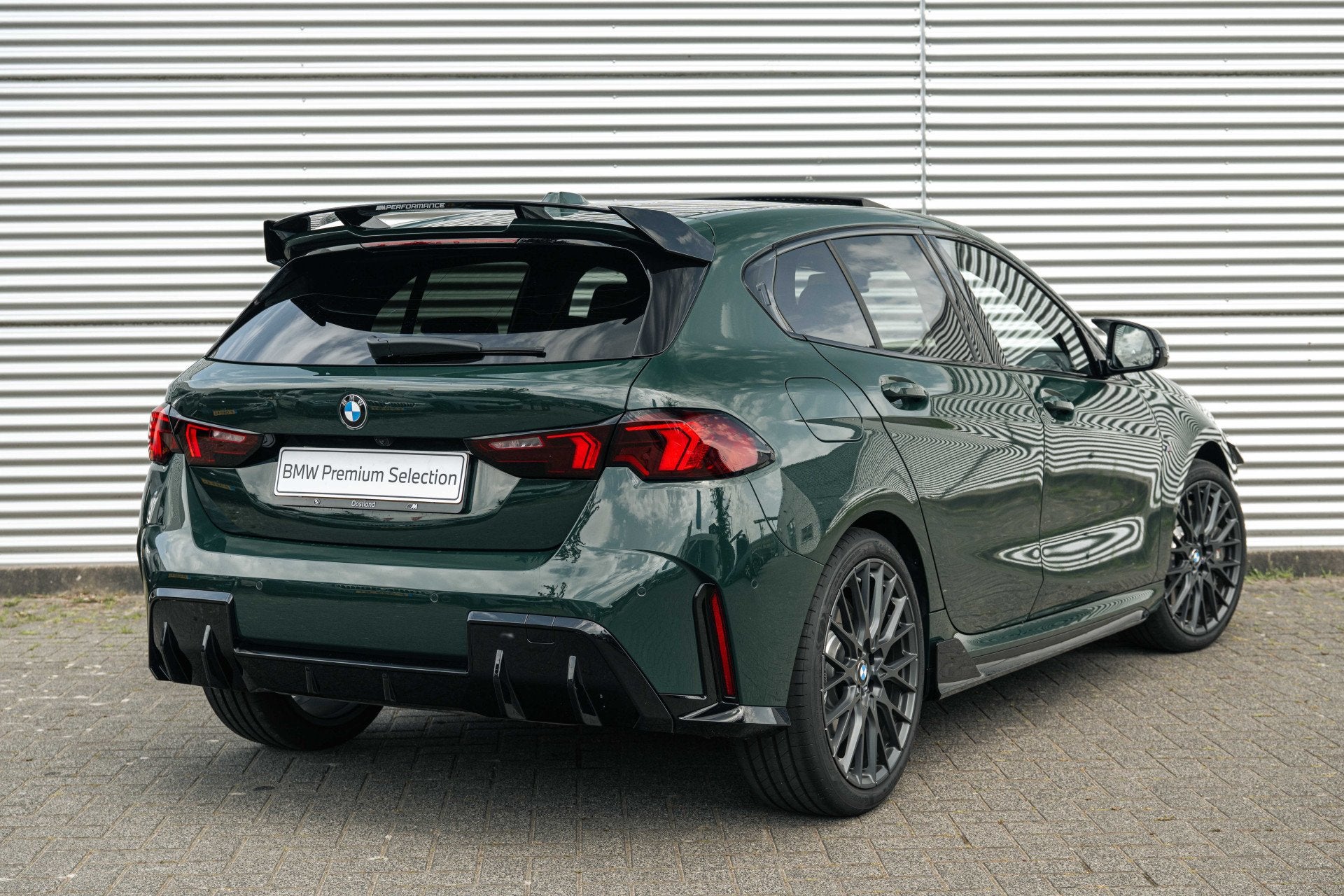BMW 1 Serie 123 xDrive M Sport Automaat / Panoramadak / M-Pe, Auto's, BMW, 4 cilinders, Met garantie (alle), 1505 kg, Origineel Nederlands