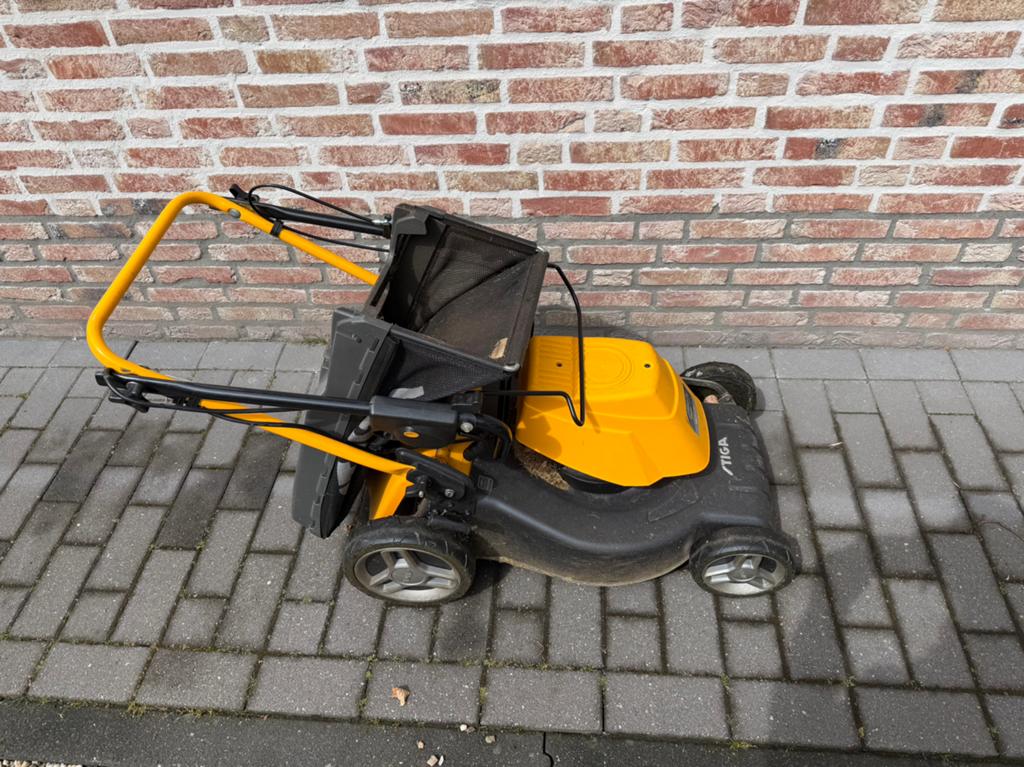 Stiga elektrische grasmaaier (stekker), Ophalen, Cirkelmaaier, Gebruikt, Elektrische grasmaaier